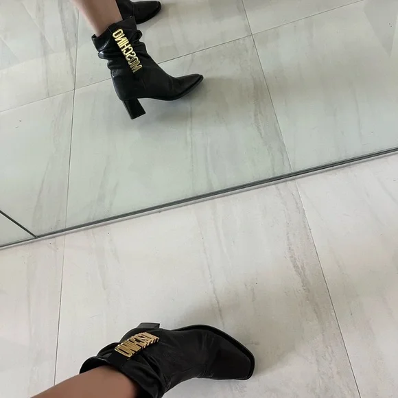 Authentic Moschino ankle boots - Picture 15 of 17